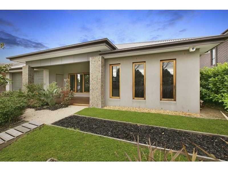 16 Kindred Avenue, Cranbourne North VIC 3977