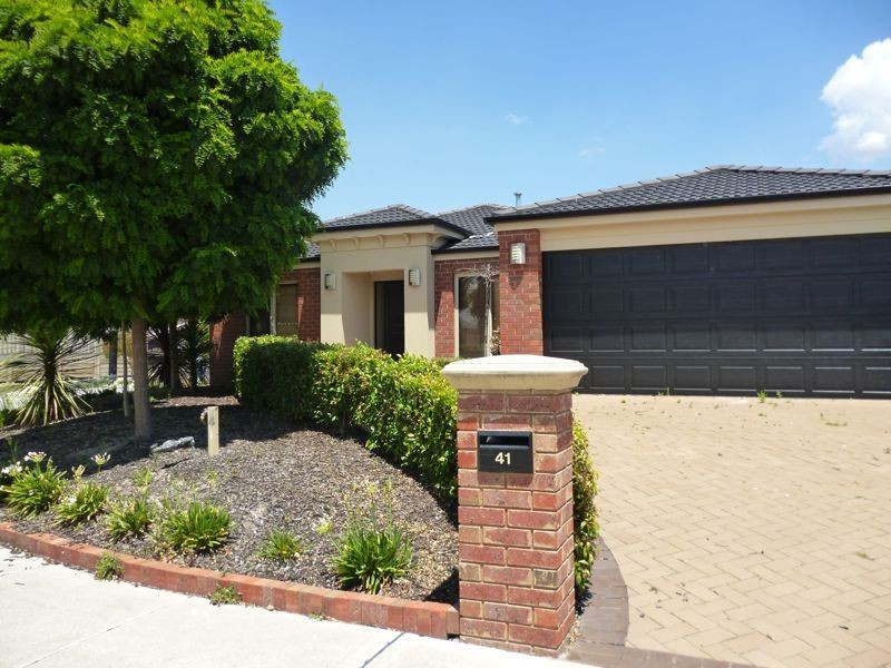 41 Von Nida Drive, Cranbourne North VIC 3977