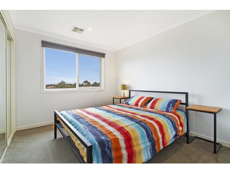 2/55 Sunningdale Crescent, Cranbourne VIC 3977