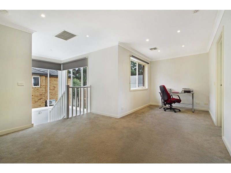 2/55 Sunningdale Crescent, Cranbourne VIC 3977