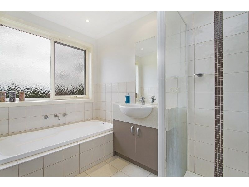 2/55 Sunningdale Crescent, Cranbourne VIC 3977