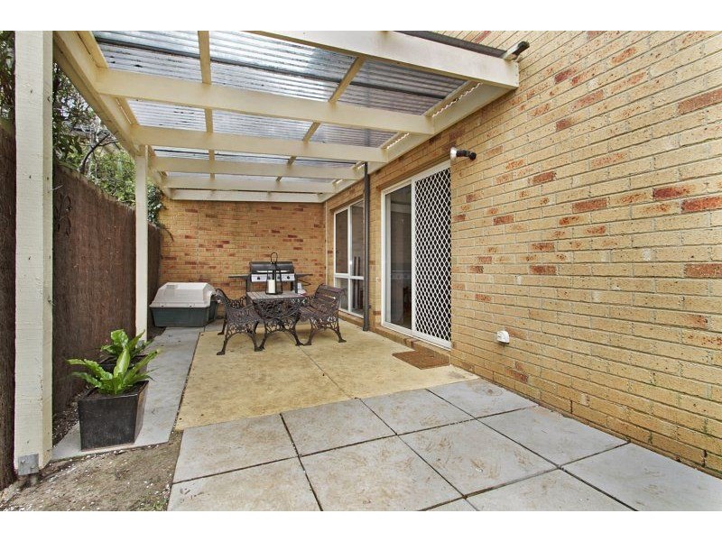 2/55 Sunningdale Crescent, Cranbourne VIC 3977
