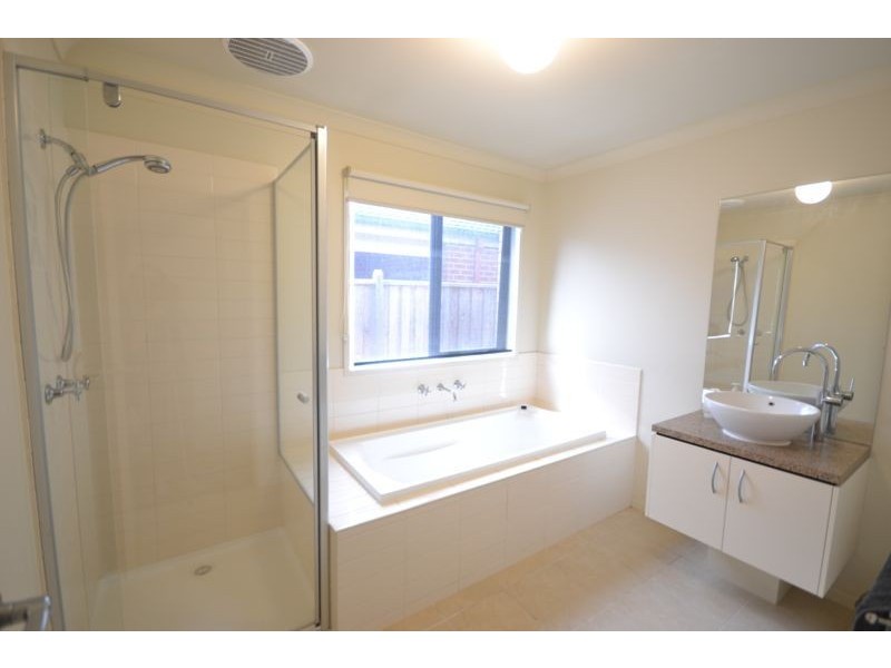 6 Wodalla Place, Lyndhurst VIC 3975