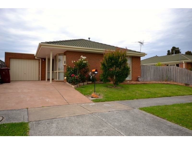 2/11 Rachel Drive, Cranbourne North VIC 3977