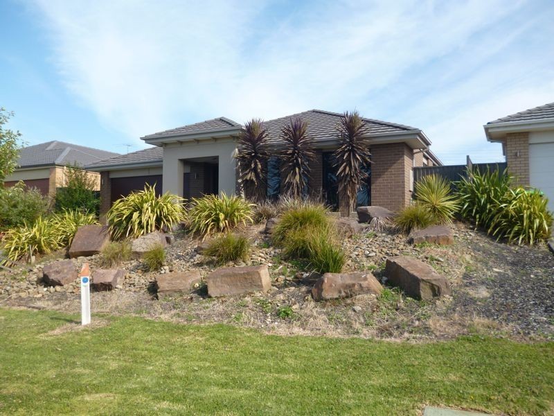 25 Downing Square, Pakenham VIC 3810