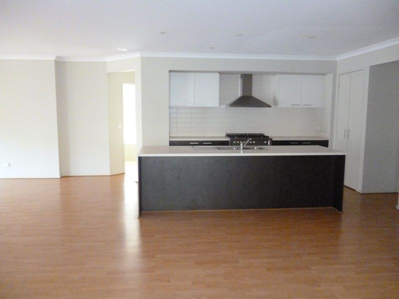 25 Downing Square, Pakenham VIC 3810