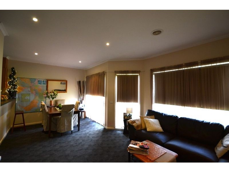 15 Boronia Avenue, Cranbourne VIC 3977