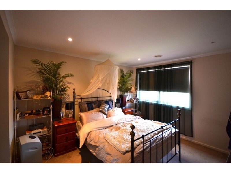 15 Boronia Avenue, Cranbourne VIC 3977