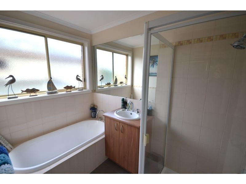 15 Boronia Avenue, Cranbourne VIC 3977