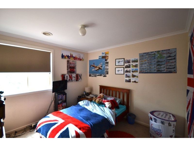 15 Boronia Avenue, Cranbourne VIC 3977