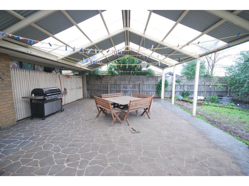 5 Reginald Court, Cranbourne West VIC 3977