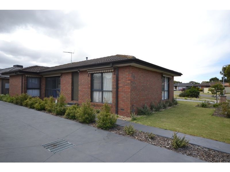 68 Gipps Crescent, Cranbourne North VIC 3977