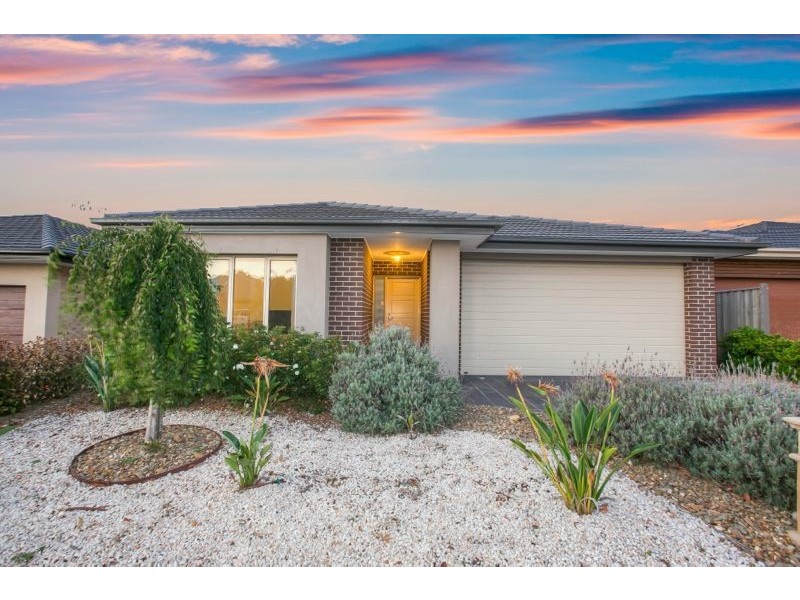 4 White Gum Way, Cranbourne North VIC 3977
