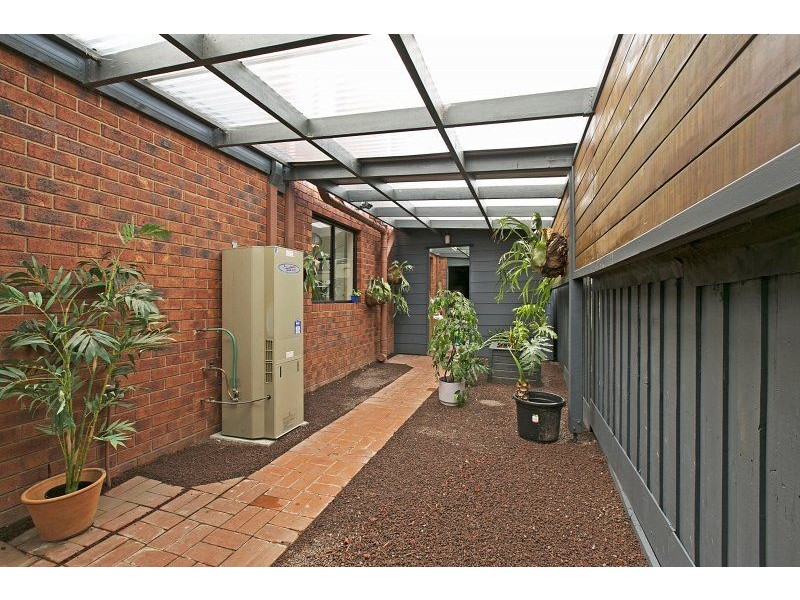 17 Daphne Way, Cranbourne North VIC 3977