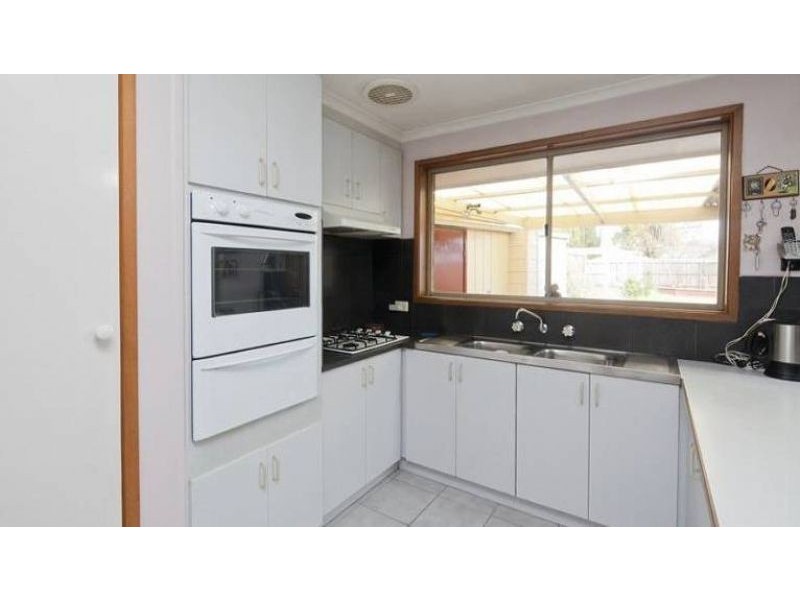 20 Chomley Street, Cranbourne VIC 3977