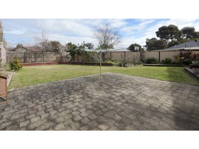 20 Chomley Street, Cranbourne VIC 3977