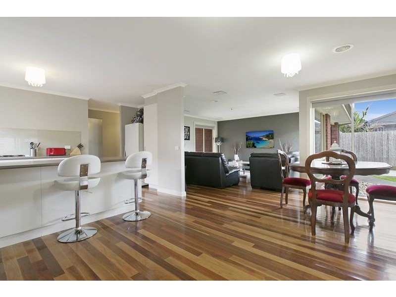 5 Helmsdale Court, Cranbourne West VIC 3977