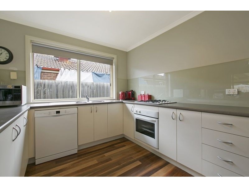 5 Helmsdale Court, Cranbourne West VIC 3977