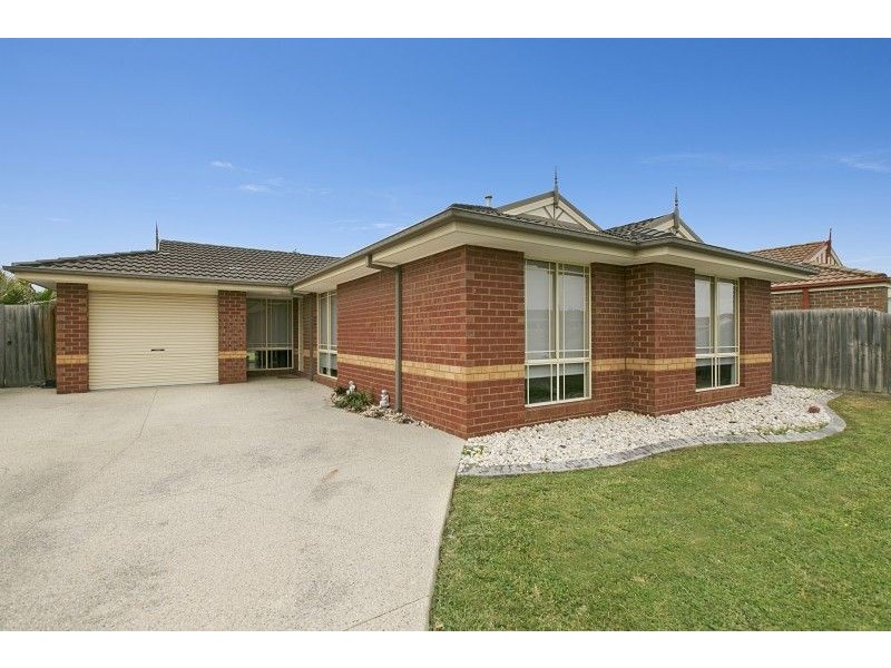 5 Helmsdale Court, Cranbourne West VIC 3977
