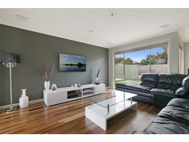 5 Helmsdale Court, Cranbourne West VIC 3977