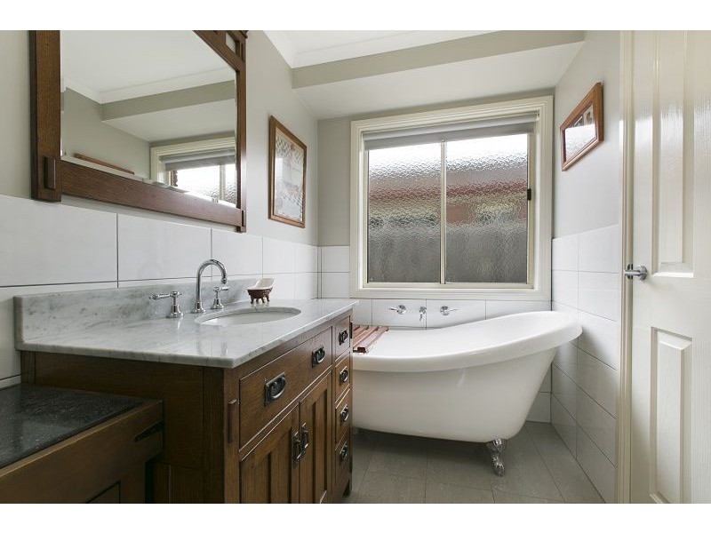 5 Helmsdale Court, Cranbourne West VIC 3977