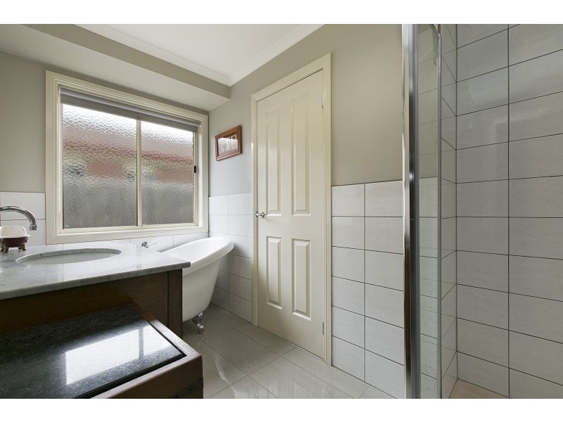 5 Helmsdale Court, Cranbourne West VIC 3977