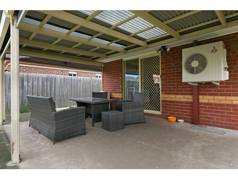 5 Helmsdale Court, Cranbourne West VIC 3977