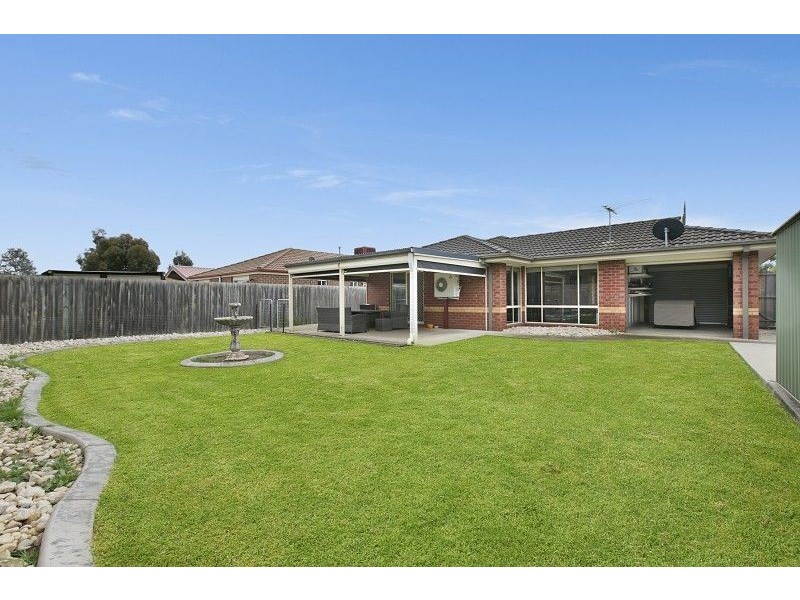 5 Helmsdale Court, Cranbourne West VIC 3977