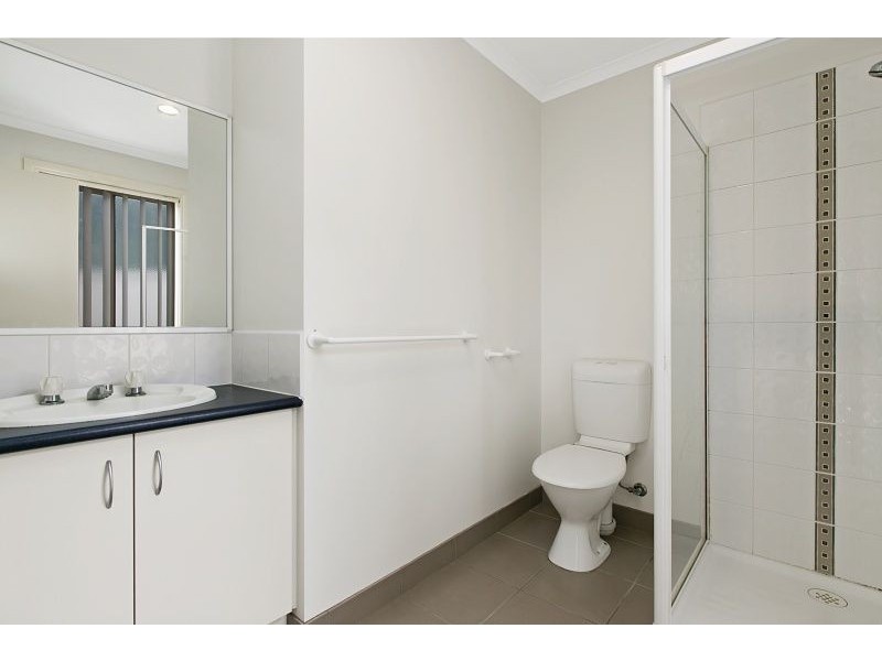 4 Cardiff Grove, Cranbourne East VIC 3977