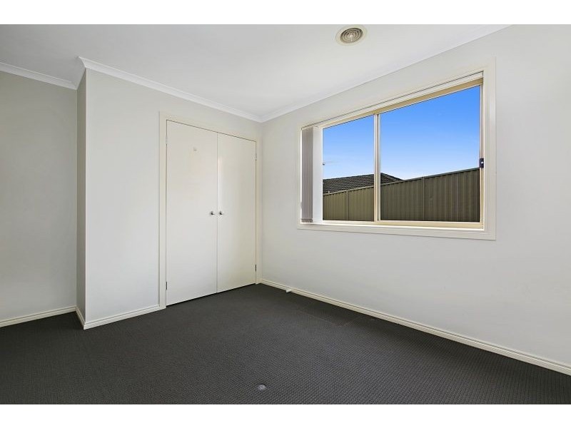 4 Cardiff Grove, Cranbourne East VIC 3977