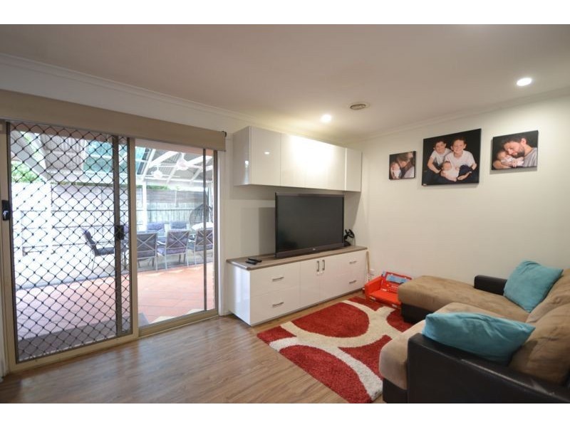 34 Andrea Crescent, Cranbourne North VIC 3977