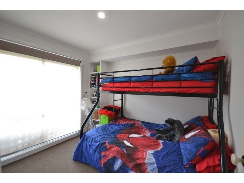 34 Andrea Crescent, Cranbourne North VIC 3977