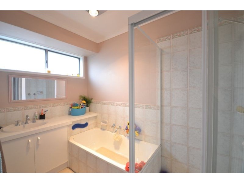 34 Andrea Crescent, Cranbourne North VIC 3977