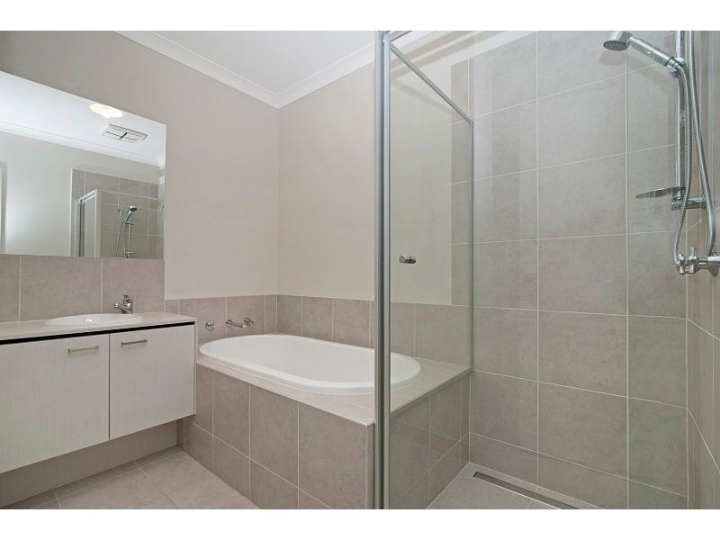 56 Green Gully Road, Clyde VIC 3978