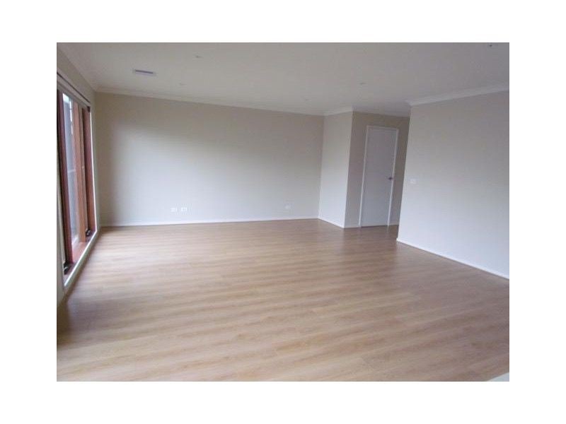 18 Selandra Boulevard, Clyde North VIC 3978