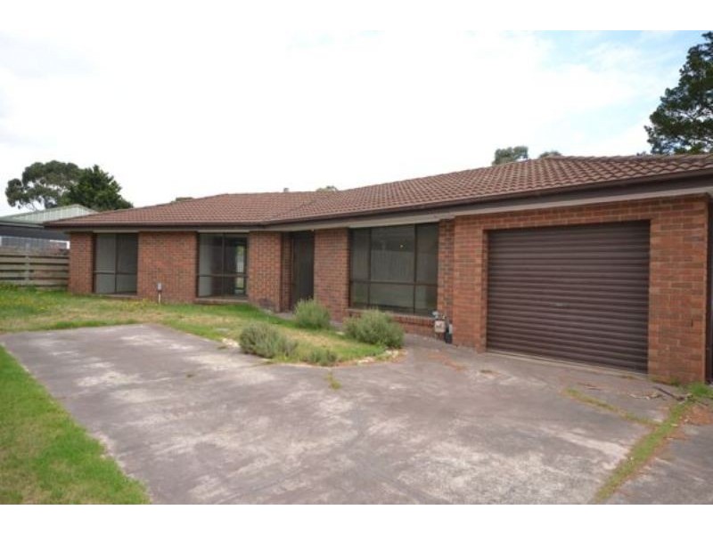 2/2 Elizabeth Street, Cranbourne VIC 3977