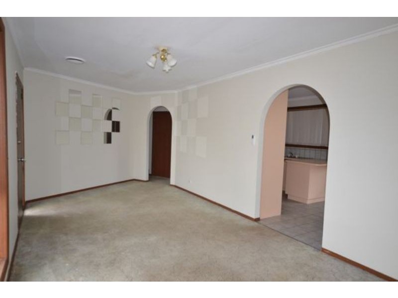 2/2 Elizabeth Street, Cranbourne VIC 3977