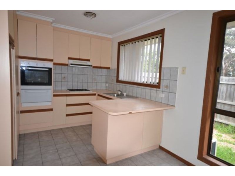 2/2 Elizabeth Street, Cranbourne VIC 3977