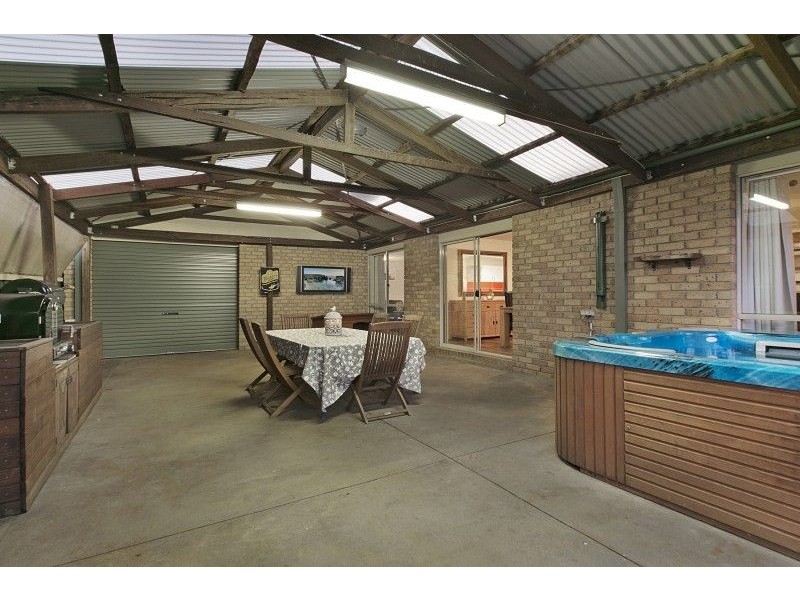 46 Stephellen Way, Cranbourne West VIC 3977