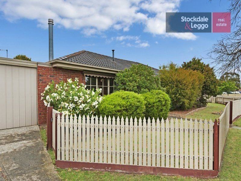 27 Wentworth Street, Cranbourne North VIC 3977