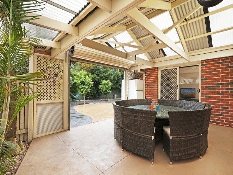 10 Gallop Close, Cranbourne East VIC 3977