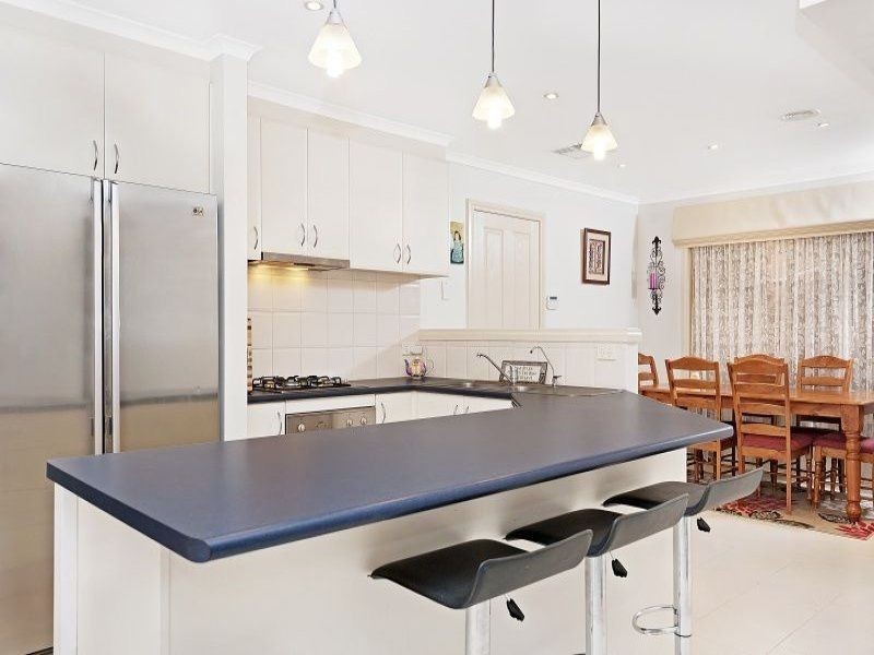 10 Gallop Close, Cranbourne East VIC 3977