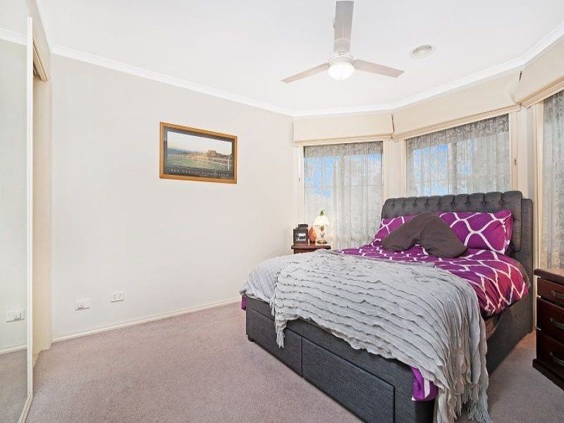 10 Gallop Close, Cranbourne East VIC 3977