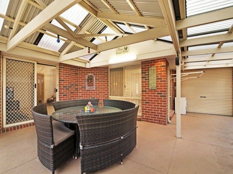 10 Gallop Close, Cranbourne East VIC 3977