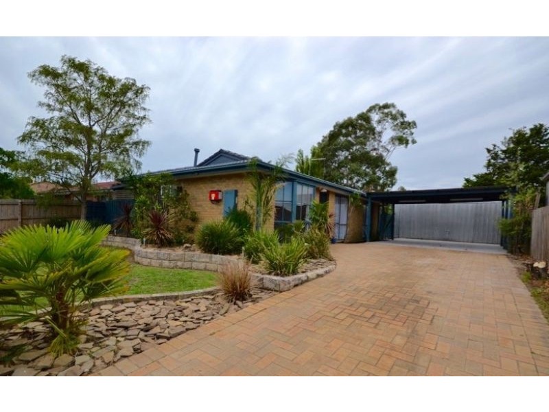 15 Rachel Drive, Cranbourne North VIC 3977