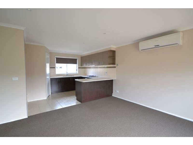 40 Jacinta Drive, Cranbourne West VIC 3977