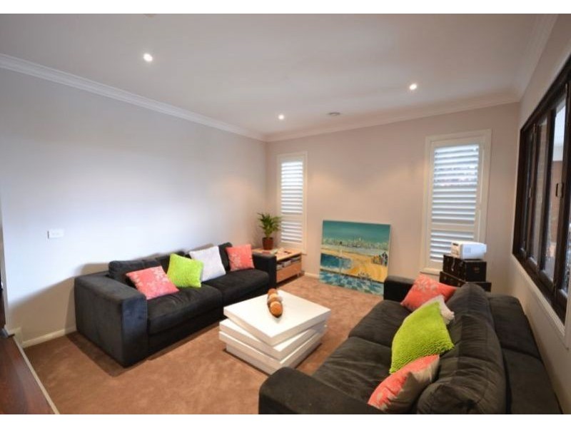 16 Aquitane Drive, Cranbourne East VIC 3977