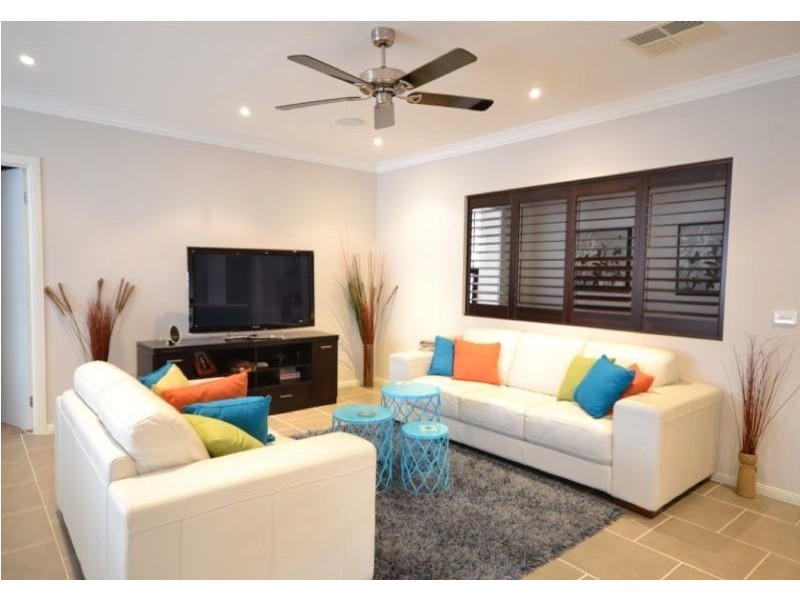 16 Aquitane Drive, Cranbourne East VIC 3977
