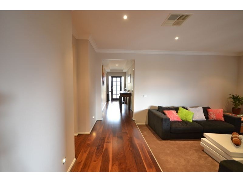 16 Aquitane Drive, Cranbourne East VIC 3977