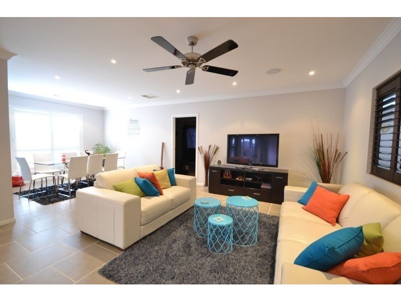 16 Aquitane Drive, Cranbourne East VIC 3977